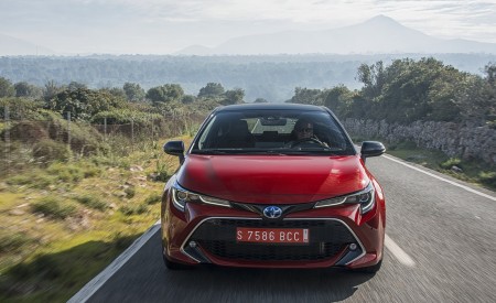 2019 Toyota Corolla Hatchback Hybrid 2.0L Red bitone (EU-Spec) Front Wallpapers 450x275 (14)