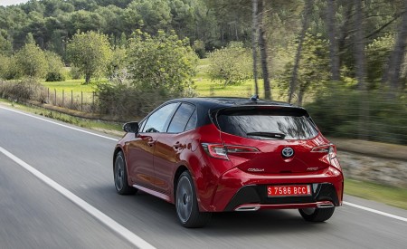 2019 Toyota Corolla Hatchback Hybrid 2.0L Red bitone (EU-Spec) Rear Wallpapers 450x275 (17)
