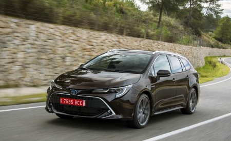 2019 Toyota Corolla Touring Sports 2.0L Brown (EU-Spec) Front Three-Quarter Wallpapers 450x275 (7)