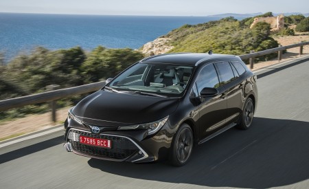 2019 Toyota Corolla Touring Sports 2.0L Brown (EU-Spec) Front Three-Quarter Wallpapers 450x275 (8)