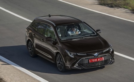 2019 Toyota Corolla Touring Sports 2.0L Brown (EU-Spec) Front Three-Quarter Wallpapers 450x275 (14)