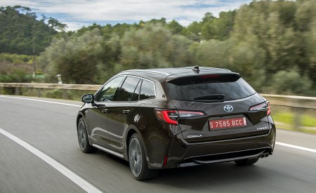 2019 Toyota Corolla Touring Sports 2.0L Brown (EU-Spec) Rear Three-Quarter Wallpapers 450x275 (10)