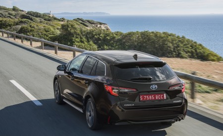 2019 Toyota Corolla Touring Sports 2.0L Brown (EU-Spec) Rear Three-Quarter Wallpapers 450x275 (3)