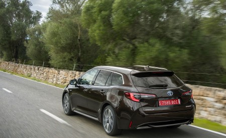 2019 Toyota Corolla Touring Sports 2.0L Brown (EU-Spec) Rear Three-Quarter Wallpapers 450x275 (11)