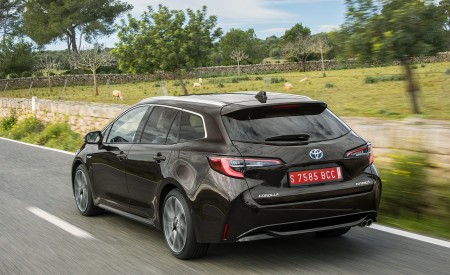 2019 Toyota Corolla Touring Sports 2.0L Brown (EU-Spec) Rear Three-Quarter Wallpapers 450x275 (20)