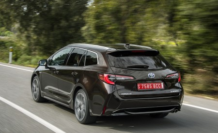 2019 Toyota Corolla Touring Sports 2.0L Brown (EU-Spec) Rear Three-Quarter Wallpapers 450x275 (12)