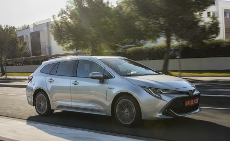 2019 Toyota Corolla Touring Sports Hybrid 1.8L Platinum (EU-Spec) Front Three-Quarter Wallpapers 450x275 (30)