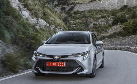 2019 Toyota Corolla Touring Sports Hybrid 1.8L Platinum (EU-Spec) Front Wallpapers 450x275 (46)
