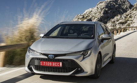 2019 Toyota Corolla Touring Sports Hybrid 1.8L Platinum (EU-Spec) Front Wallpapers 450x275 (35)