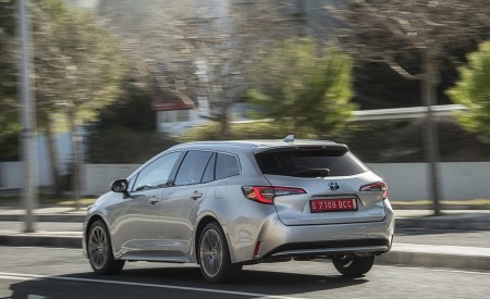 2019 Toyota Corolla Touring Sports Hybrid 1.8L Platinum (EU-Spec) Rear Three-Quarter Wallpapers 450x275 (37)