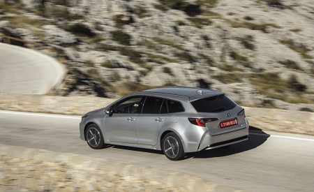 2019 Toyota Corolla Touring Sports Hybrid 1.8L Platinum (EU-Spec) Rear Three-Quarter Wallpapers 450x275 (48)