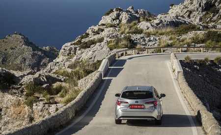 2019 Toyota Corolla Touring Sports Hybrid 1.8L Platinum (EU-Spec) Rear Wallpapers 450x275 (39)