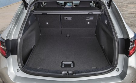 2019 Toyota Corolla Touring Sports Hybrid 1.8L Platinum (EU-Spec) Trunk Wallpapers 450x275 (56)