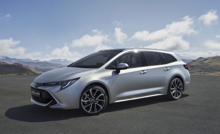 2019 Toyota Corolla Touring Sports Hybrid (EU-Spec) Front Three-Quarter Wallpapers 450x275 (69)