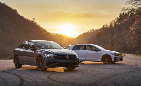 2019 Volkswagen Jetta GLI 35th Anniversary Edition Front Three-Quarter Wallpapers 450x275 (57)