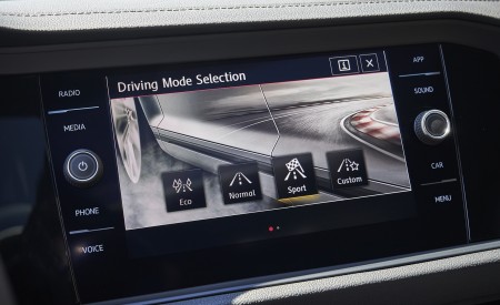 2019 Volkswagen Jetta GLI Autobahn Central Console Wallpapers 450x275 (97)