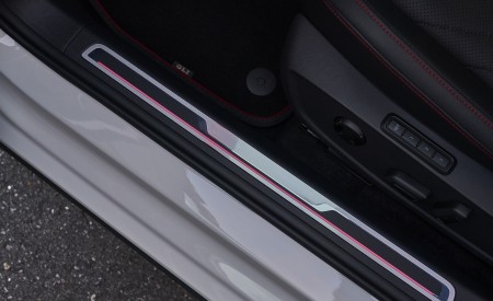 2019 Volkswagen Jetta GLI Autobahn Door Sill Wallpapers 450x275 (94)