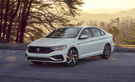 2019 Volkswagen Jetta GLI Autobahn Front Three-Quarter Wallpapers 450x275 (80)
