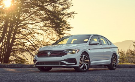 2019 Volkswagen Jetta GLI Autobahn Front Three-Quarter Wallpapers 450x275 (81)