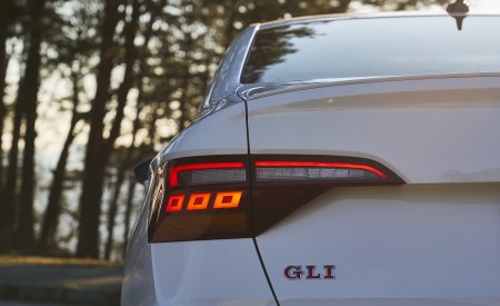 2019 Volkswagen Jetta GLI Autobahn Tail Light Wallpapers 450x275 (87)