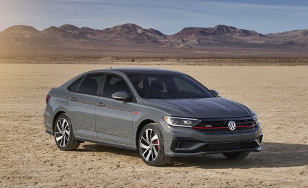2019 Volkswagen Jetta GLI Front Three-Quarter Wallpapers 450x275 (7)