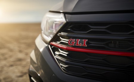 2019 Volkswagen Jetta GLI Grill Wallpapers 450x275 (19)