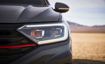 2019 Volkswagen Jetta GLI Headlight Wallpapers 450x275 (15)