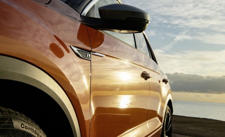 2019 Volkswagen T-Roc R Detail Wallpapers 450x275 (87)