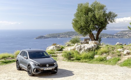 2019 Volkswagen T-Roc R Front Three-Quarter Wallpapers 450x275 (109)