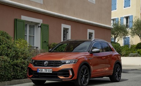 2019 Volkswagen T-Roc R Front Three-Quarter Wallpapers 450x275 (68)