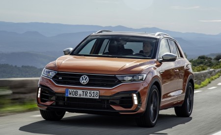 2019 Volkswagen T-Roc R Front Three-Quarter Wallpapers 450x275 (54)