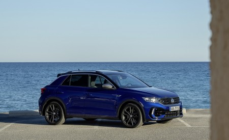 2019 Volkswagen T-Roc R Front Three-Quarter Wallpapers 450x275 (23)