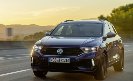 2019 Volkswagen T-Roc R Front Three-Quarter Wallpapers 450x275 (11)