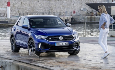 2019 Volkswagen T-Roc R Front Three-Quarter Wallpapers 450x275 (136)