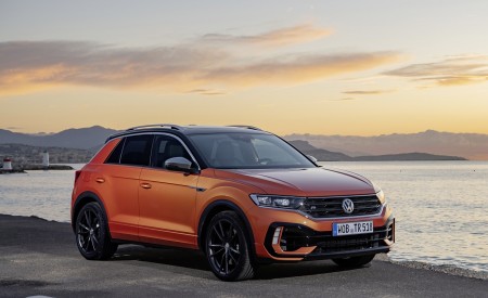 2019 Volkswagen T-Roc R Front Three-Quarter Wallpapers 450x275 (69)