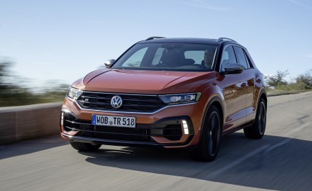 2019 Volkswagen T-Roc R Front Three-Quarter Wallpapers 450x275 (55)