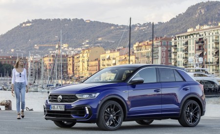 2019 Volkswagen T-Roc R Front Three-Quarter Wallpapers 450x275 (137)