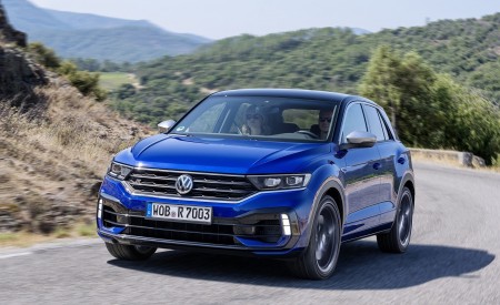 2019 Volkswagen T-Roc R Front Three-Quarter Wallpapers 450x275 (123)