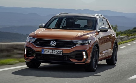 2019 Volkswagen T-Roc R Front Three-Quarter Wallpapers 450x275 (56)