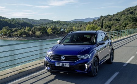 2019 Volkswagen T-Roc R Front Three-Quarter Wallpapers 450x275 (3)