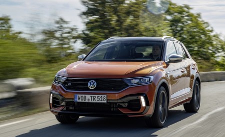 2019 Volkswagen T-Roc R Front Three-Quarter Wallpapers 450x275 (57)