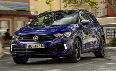2019 Volkswagen T-Roc R Front Three-Quarter Wallpapers 450x275 (26)