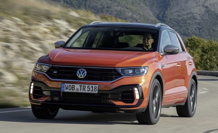 2019 Volkswagen T-Roc R Front Three-Quarter Wallpapers 450x275 (46)
