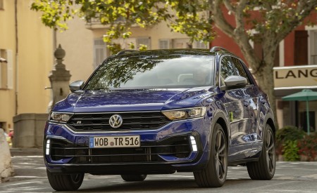 2019 Volkswagen T-Roc R Front Three-Quarter Wallpapers 450x275 (27)