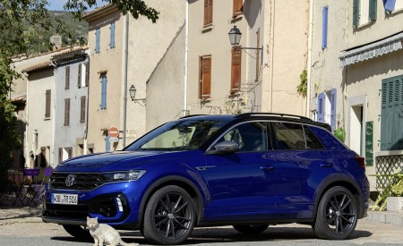 2019 Volkswagen T-Roc R Front Three-Quarter Wallpapers 450x275 (28)