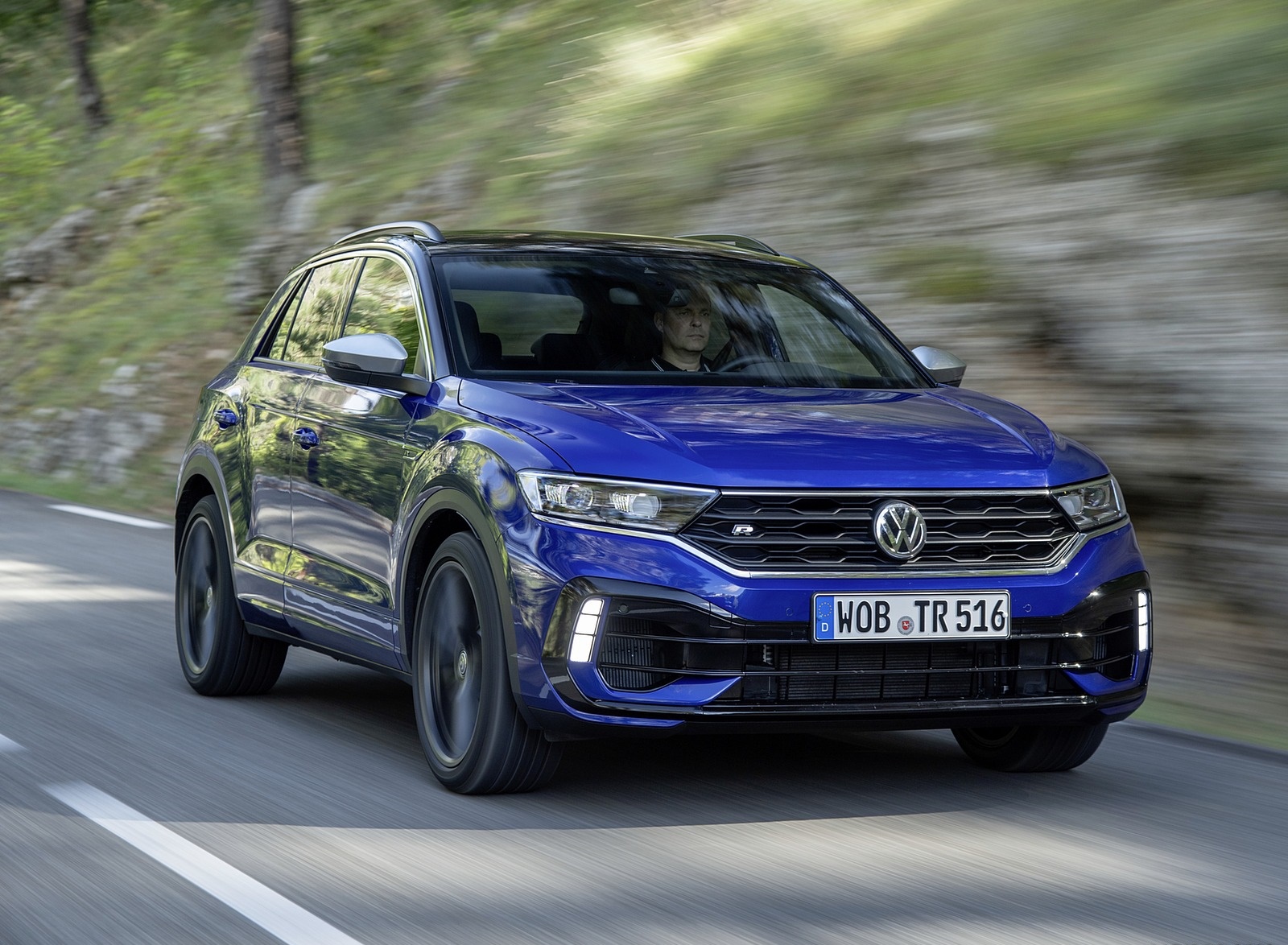 2019 Volkswagen T-Roc R Front Three-Quarter Wallpapers (13)