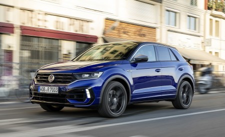 2019 Volkswagen T-Roc R Front Three-Quarter Wallpapers 450x275 (125)
