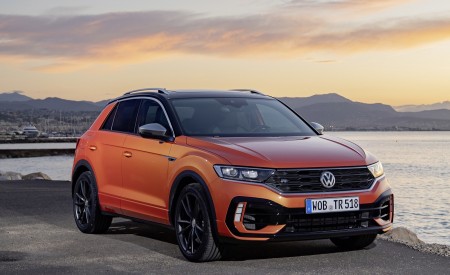 2019 Volkswagen T-Roc R Front Three-Quarter Wallpapers 450x275 (70)