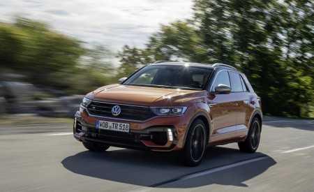2019 Volkswagen T-Roc R Front Three-Quarter Wallpapers 450x275 (58)