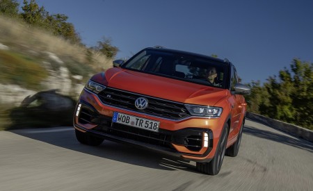 2019 Volkswagen T-Roc R Front Wallpapers 450x275 (62)